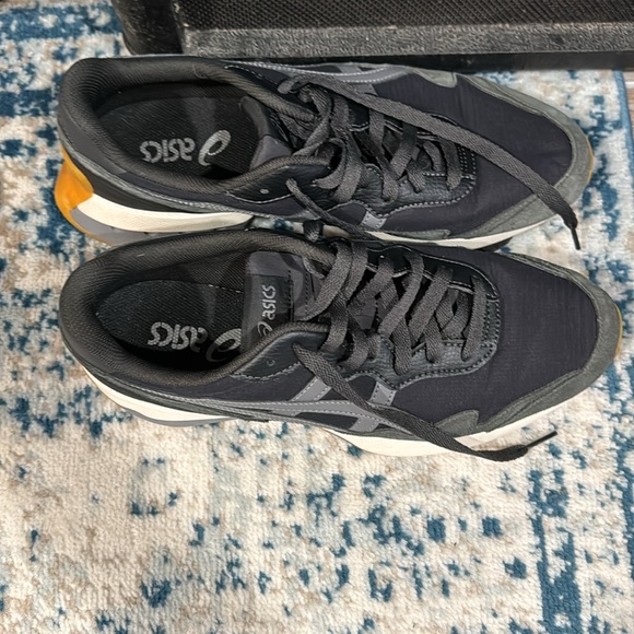 ASICS Jogger x81 Like New- Worn once. - Picture 2 of 5